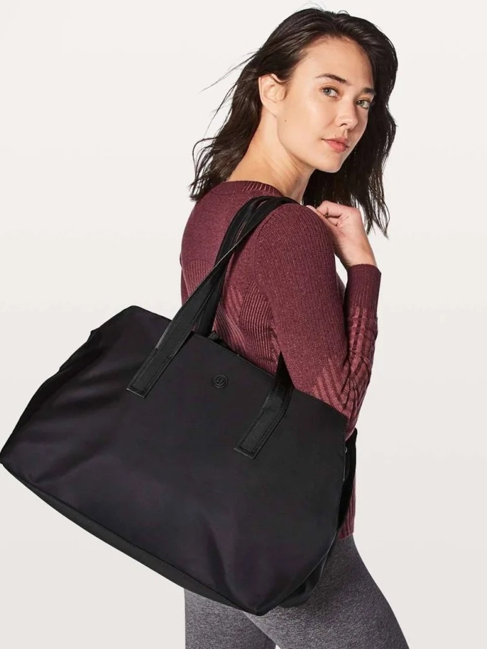 lululemon Go Getter Gym Bag in Black - Picture 6 of 8